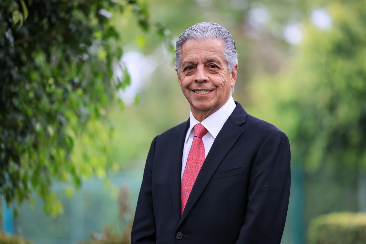 Dr. Carlos Navarro Martínez